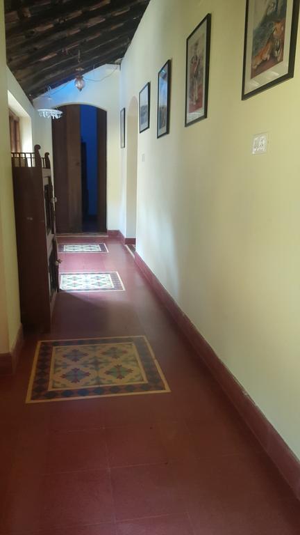 Casa Menezes - A Heritage Goan Homestay Bambolim Pokoj fotografie